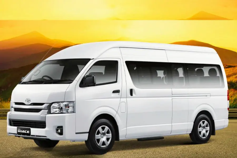 Toyota Hiace untuk sewa kendaraan rombongan Bali